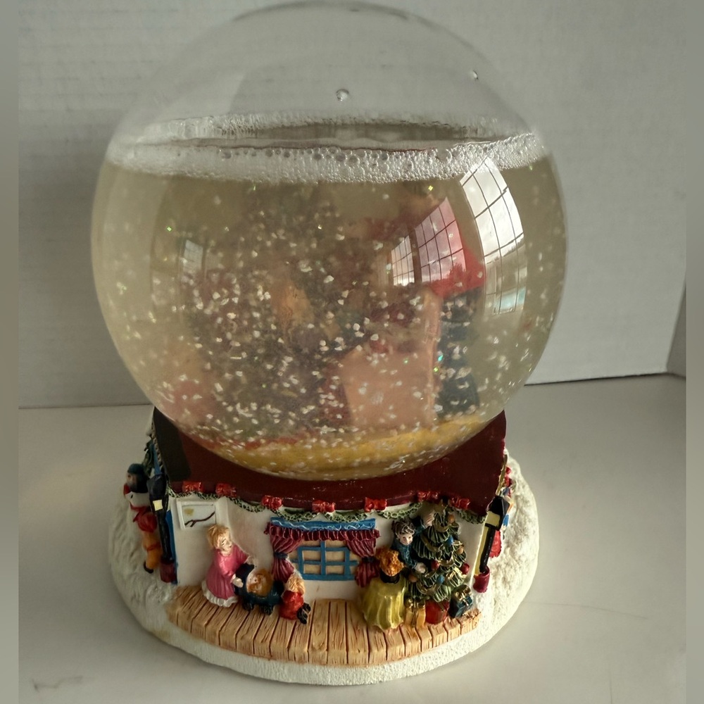 Vtg Danson Musical Christmas Snow Globe Plays “I’ll be home for Christmas” X-Mas